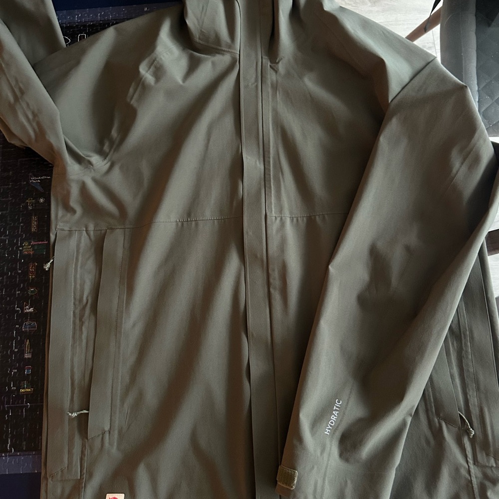 Fjallraven HC Hydratic Trail Jacket - Men's jacket Color: Laurel Green - Picture 4 of 4